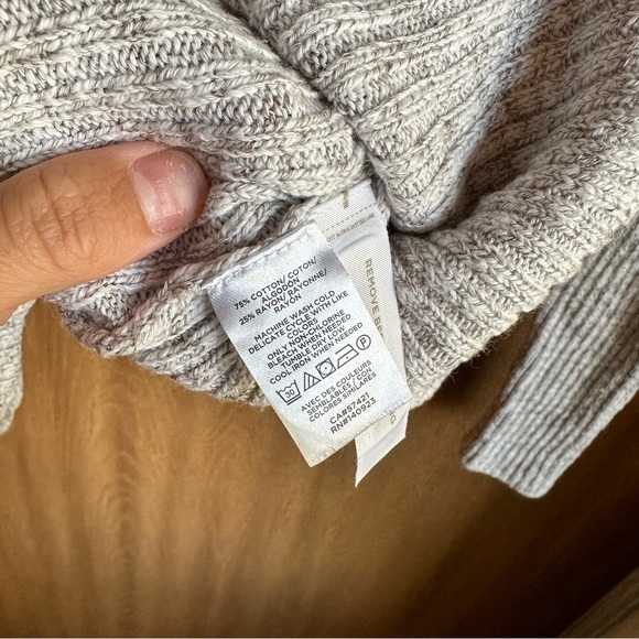 Loft v neck ribbed sweater size small - Picture 5 of 5